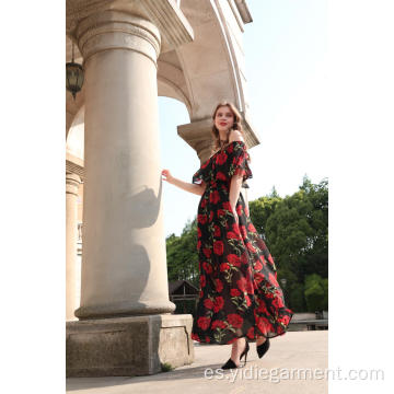 Vestido largo con hombros descubiertos de flores rojos